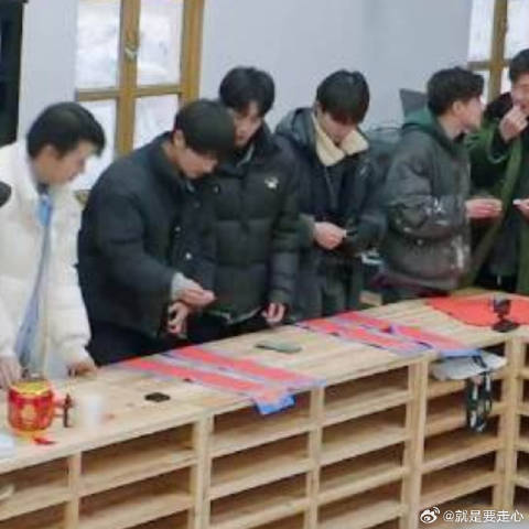 陈少熙给春联题字 不料被赵小童吐槽：这是疯了吧