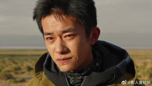 小伙去往海边，看到小红花羊群，想起女友泪崩了