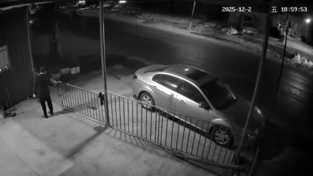 玉林某庙路段少年骑改装车翘头行驶引担忧