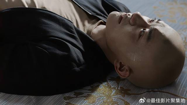 女友意外离世，小伙从没走出来，要替她完成梦想