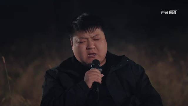 缺爱童年往事引共鸣，成功者回忆落泪