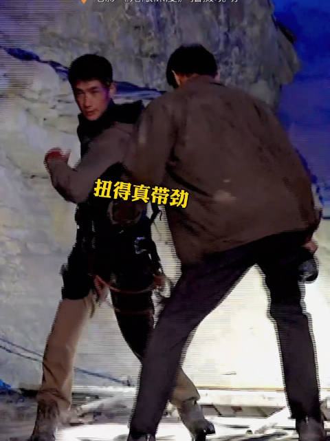 朱一龙黄志忠电影峰爆片场扭屁股争舞王