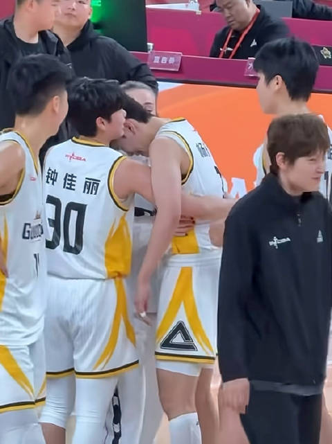 杨力维调侃妹妹杨舒予，姐妹互动逗笑网友