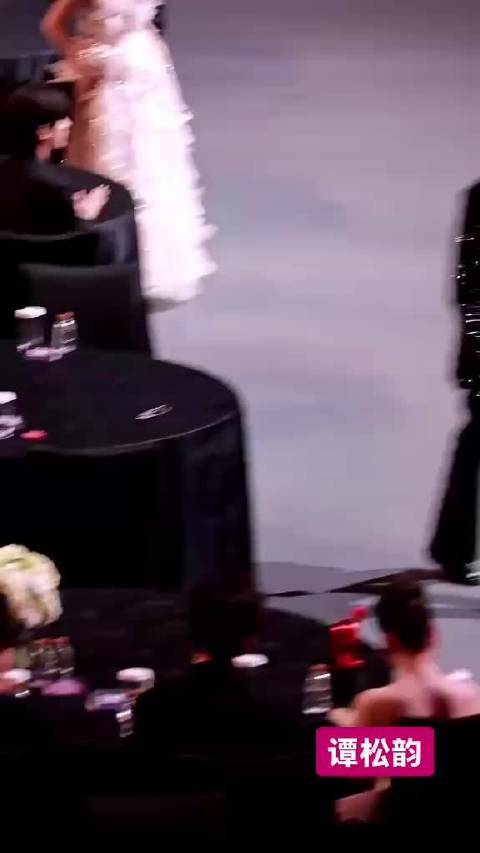 谭松韵与16位男星合作作品盘点