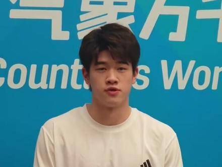 期待今晚 的执旗手潘展乐！