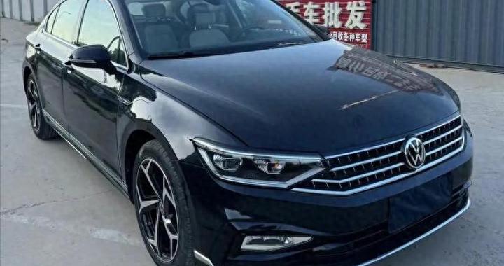 迈腾降5万：15万级选合资B级，到底捡漏还是踩坑？