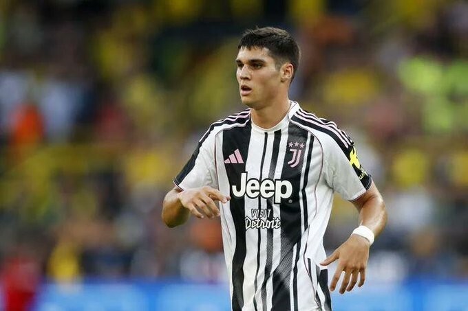 都体：至少5家意甲俱乐部有意引进尤文中场阿季奇