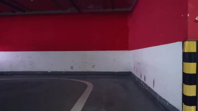 smart车主天天停车就靠推，大家还以为技术好，其实是力气大