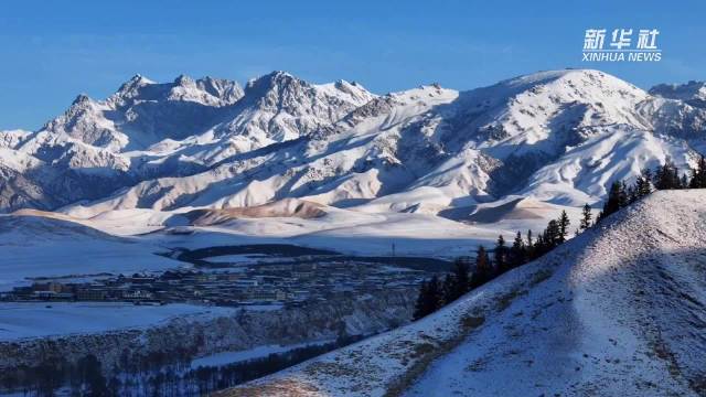 祁连山冬景美如冰雪仙境