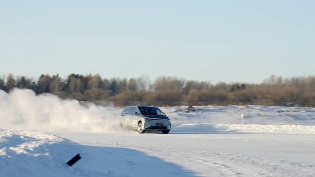 何小鹏冰雪试驾X9超级增程，稳行系统表现卓越