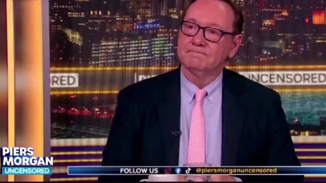 《纸牌屋》里的总统也无家可归了，这个社会有毒啊