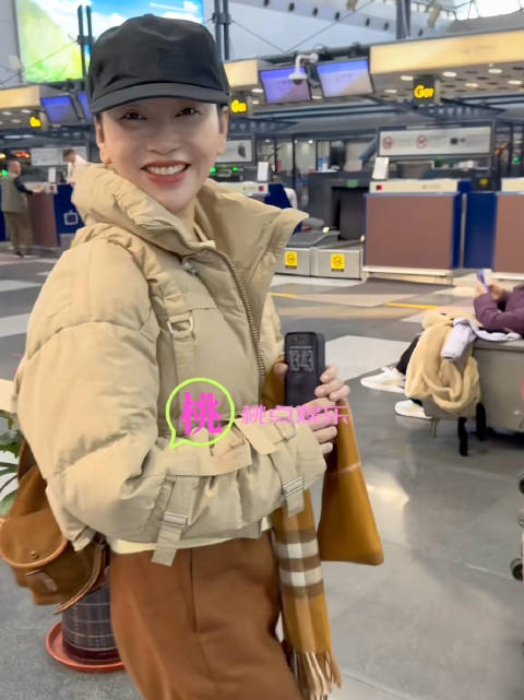 金莎被求婚后首现身