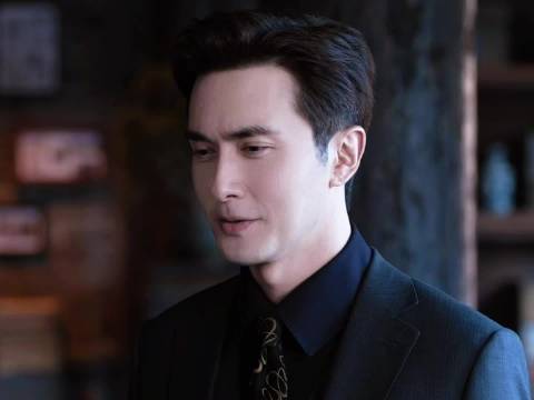 高伟光《哑舍》黑西装造型贵气逼人