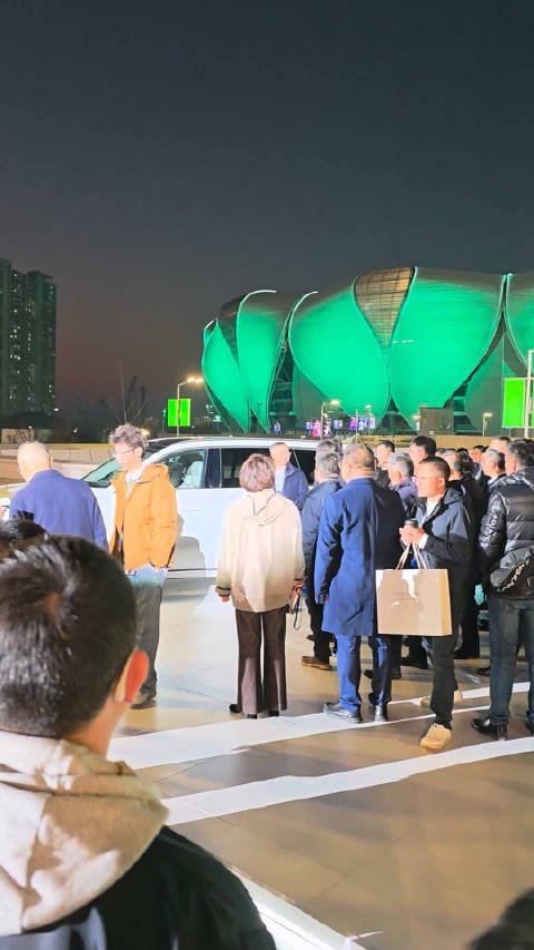 零跑董事长朱江明现身十周年发布会