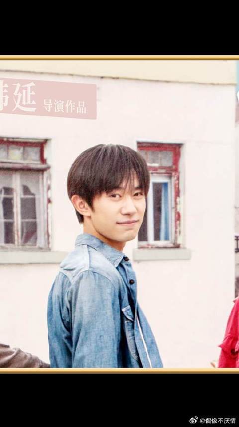 为拍戏剃头，易烊千玺首次光头形象