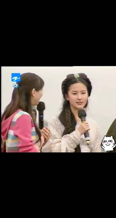 黄晓明19年前冰瀑救刘亦菲，神雕情谊延续至今