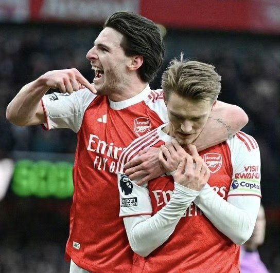 足坛一夜动态：都是2-1！阿森纳曼城利物浦全胜 切尔西惨遭维拉逆转