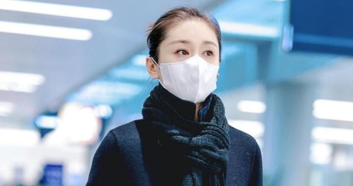 159cm的王子文也太会穿了，黑色大衣+喇叭裤，显高不说还很高级