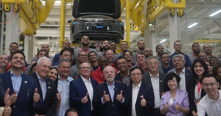 中国新能源车出海 助力拉美交通绿色转型