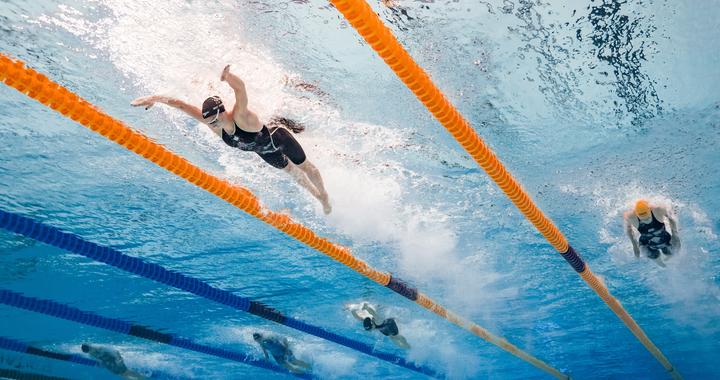 （体育·年终稿）新华社体育部评2025年国际体育十大新闻之七：游泳世锦赛麦金托什揽四金 中国选手覃海洋、于子迪等表现亮眼