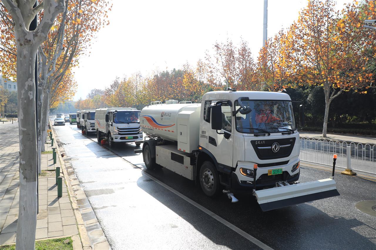 硚口区76台新能源环卫车上岗，上路作业“静悄悄”