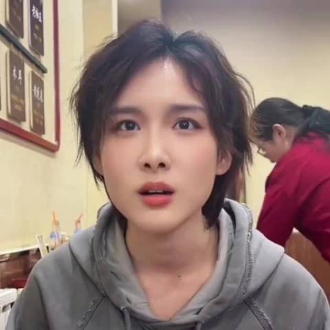 这不是女版蜡笔小新吗，这小玩意儿娶回家肯定很快乐