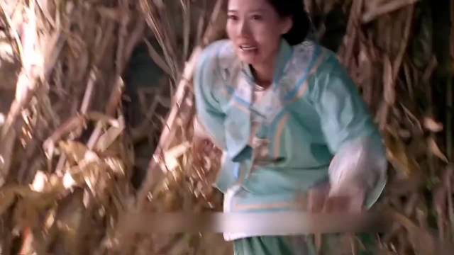 妻子被土匪毁了名节，丈夫反倒拿枪要杀她，妻子决绝自己扣扳机