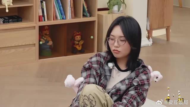 张彬彬真的动心了，看毛晓彤的眼神，爱意都要溢出来！