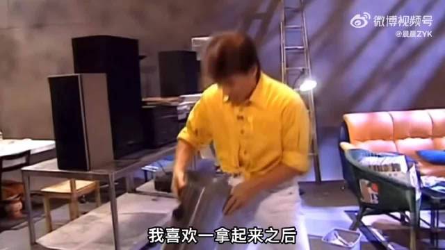 成龙自己就是电影的武术指导，设计的打戏动作行云流水，一气呵成