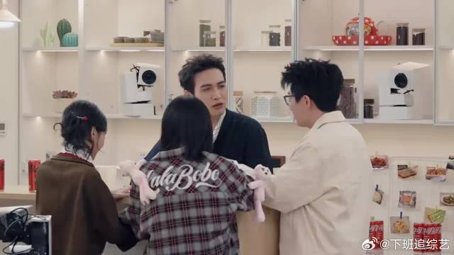 毛晓彤不但跟关晓彤撞名，竟还跟毛不易撞名，这也太巧了