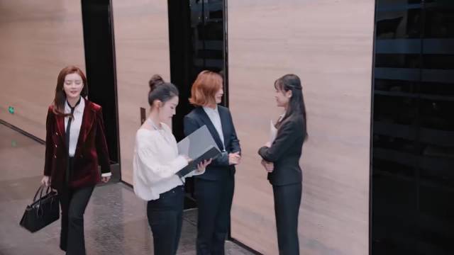 职场新人电梯遇总裁引猜忌,李沁窦骁新剧上演暗战