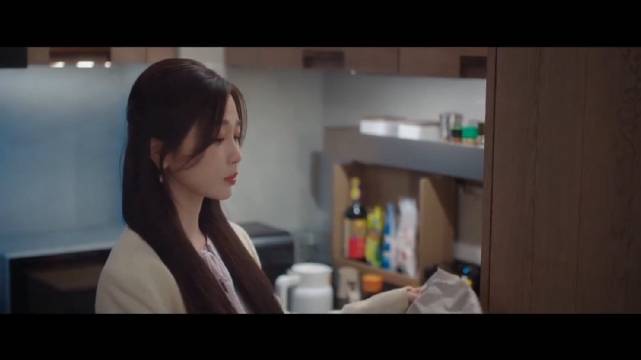 暮暮故意的吧 让朝朝吃醋 就喜欢看靳朝吃醋片段