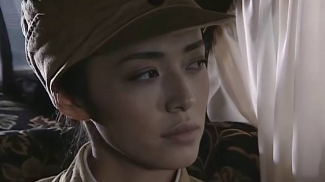 翠萍这一枪又帅又飒又好看，把余则成迷成恋爱脑了！