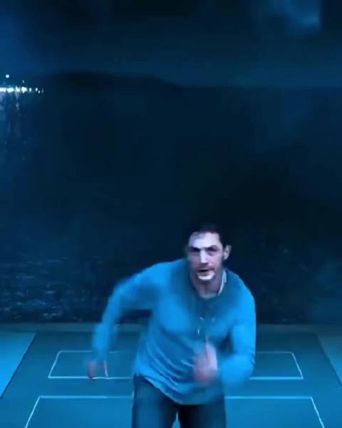 直接从背后穿了过来 电影 毒液