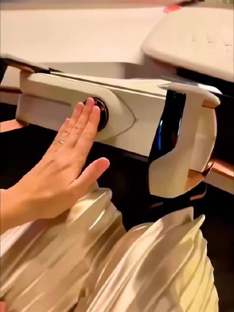 宝马Vision Next 100概念车