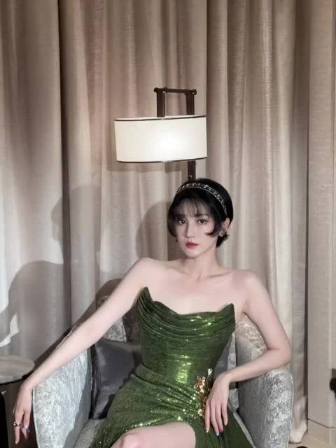 陈小纭绿色战袍拍摄花絮