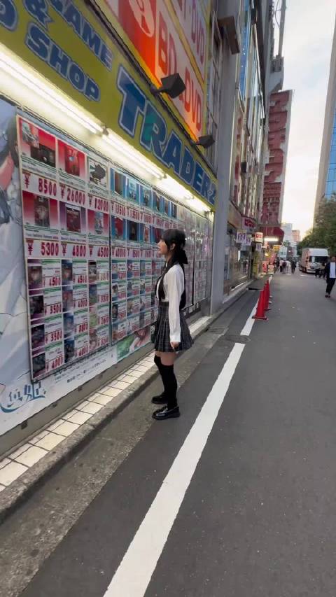 林俊杰借母亲生日官宣00后女友网红七七