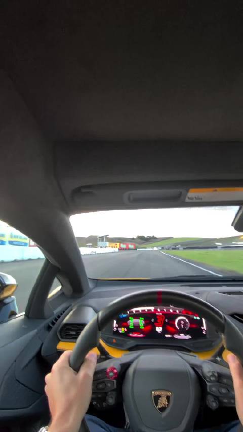 四驱新兰博基尼大牛重心转移漂移，太顺滑了，比德芙还丝滑