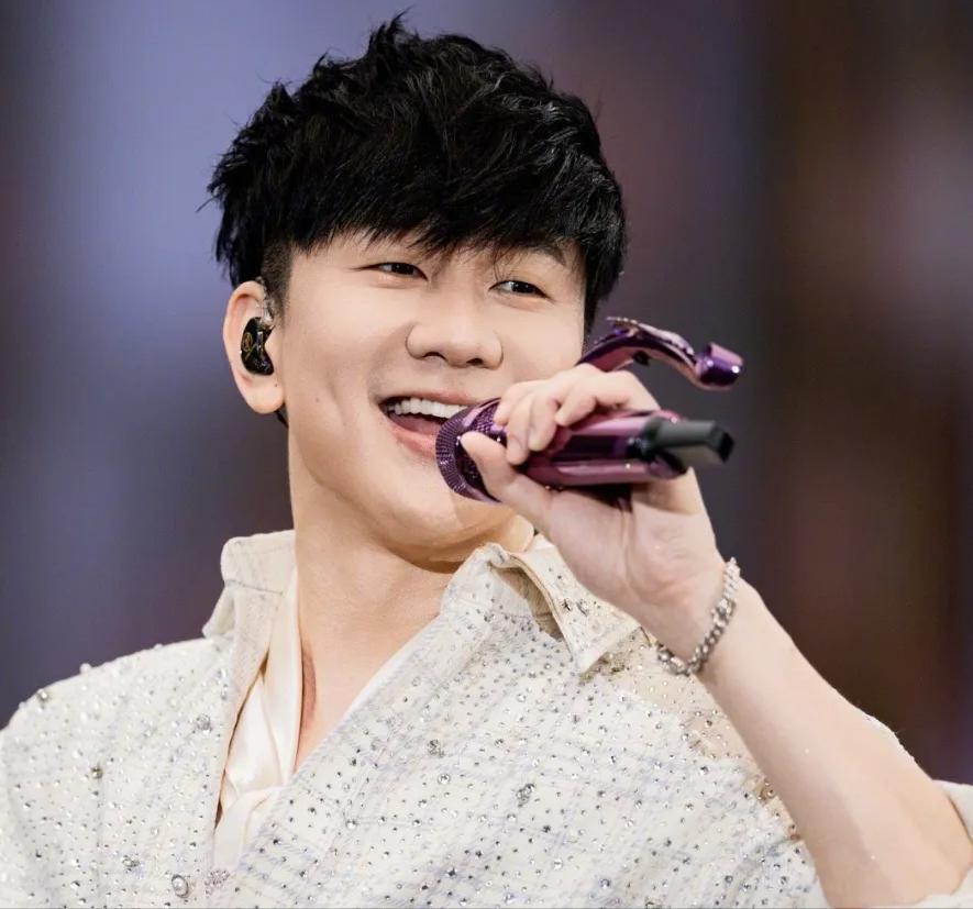 歌手出场费揭秘！薛之谦价格媲美林俊杰，杨丞琳比张韶涵低50万