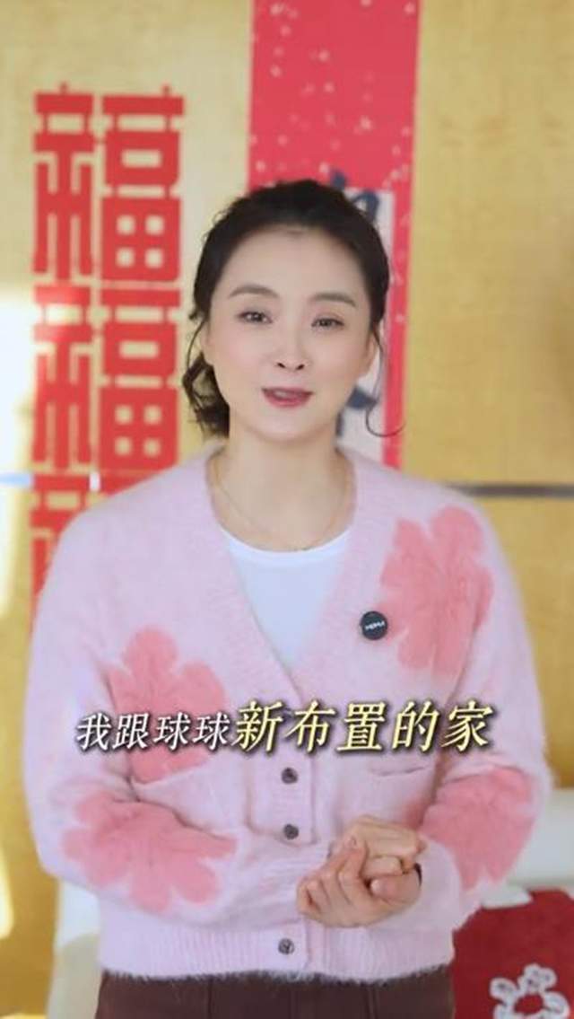 王艳母子布置别墅迎接新年，球球细皮嫩肉不像体育生，耳朵真有福