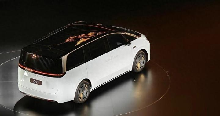 30万级MPV炸场：零跑D99带百万配置 要颠覆什么？