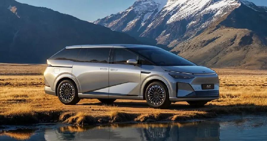 新快报2025年度车型 | 小鹏X9超级增程：年度人气MPV