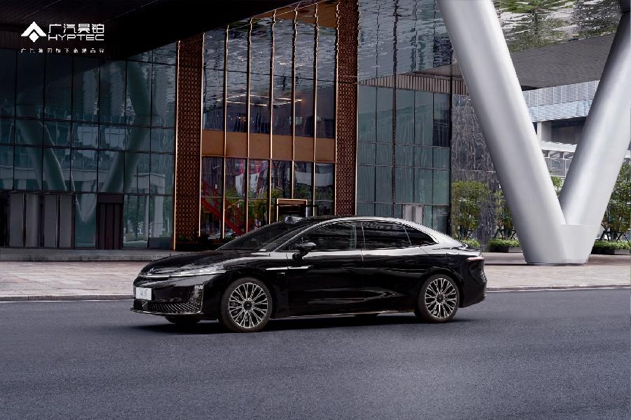 2025新快报年度车型 | 昊铂A800：年度智能轿车