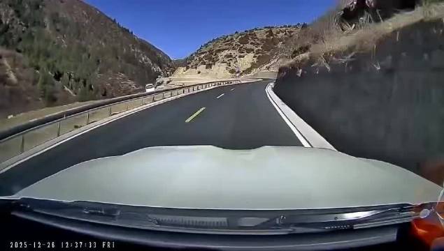 西藏自驾游客遇险后警示超车安全