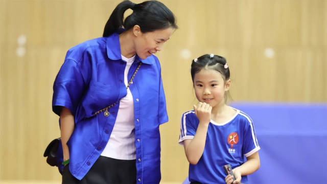 狂轰6-1！王楠女儿彻底爆发上演碾压，无解反手快如闪电