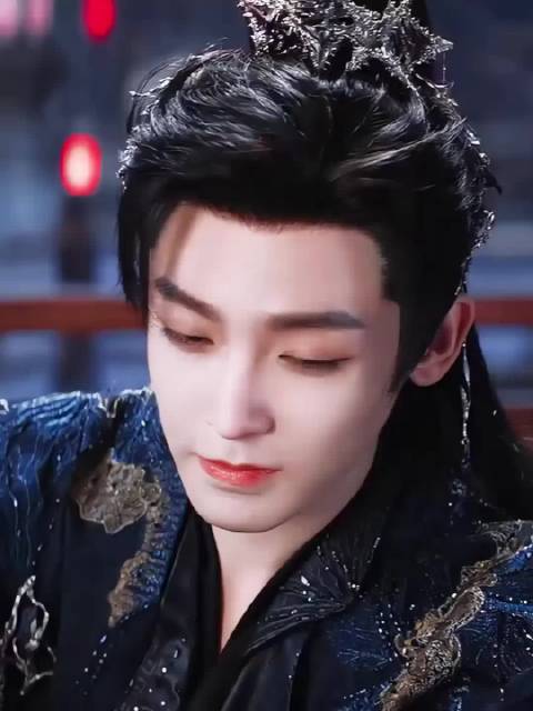 侯明昊的眼神真的好俏皮灵动，这个眼技绝绝子！