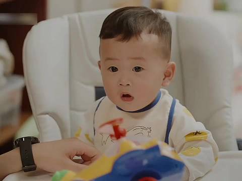 小溪刚生完孩子没多久，又得知妈妈怀孕了，一时不知是该喜还是该忧