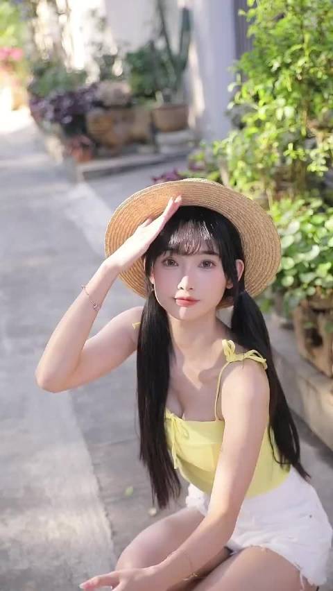 林俊杰这小女友跟Ai的似的，不像真人