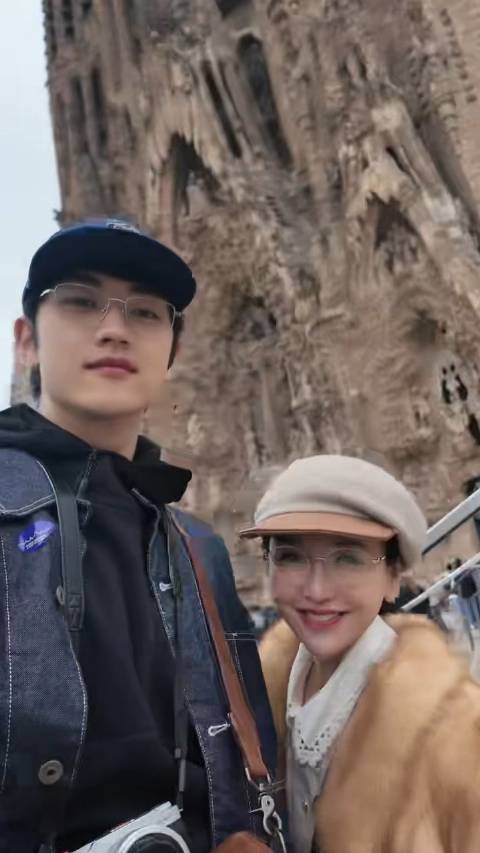 金莎被求婚后和孙丞潇同游西班牙