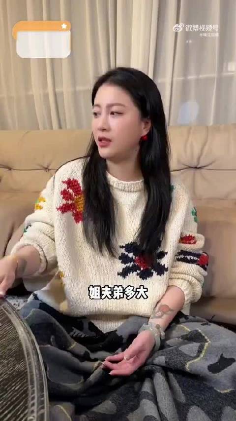 李嘉格回应与男友相差11岁 年龄差不是问题